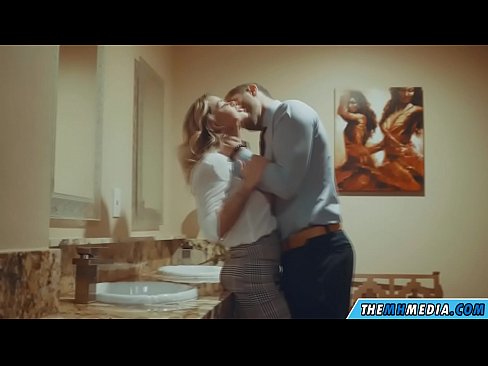 ❤️ когда грудастая блондинка соблазняет тебя в общественном туалете ❤️ Порно вк у нас ❌️